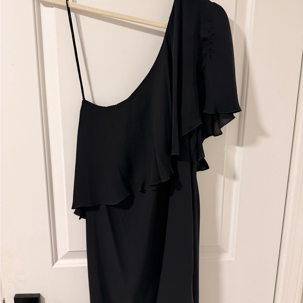Alice + Olivia Chic Black One-Shoulder Dress